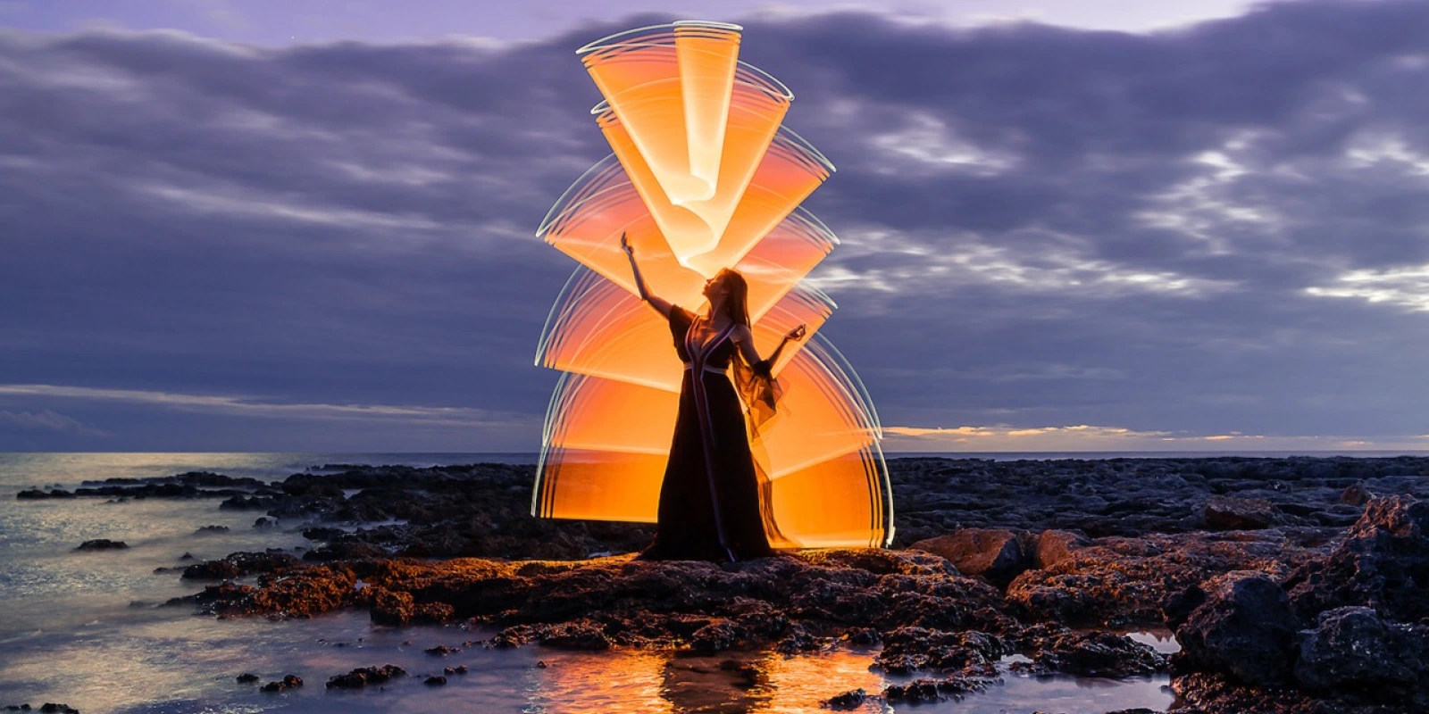 Ritratto creativo per celebrità con tecniche di light-painting