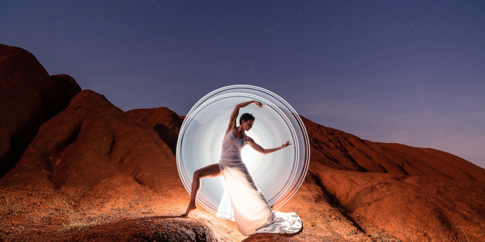 Light-painting and long exposure photography by Andrea Riezzo (2019) - 01 light painting betti 2231