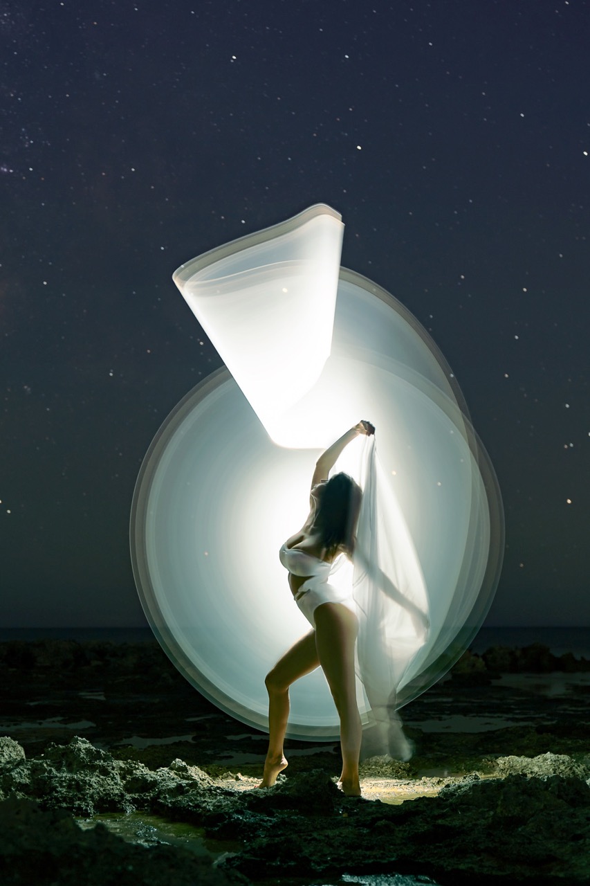 Light-painting and long exposure photography by Andrea Riezzo (2019) - alexis fawx 9200