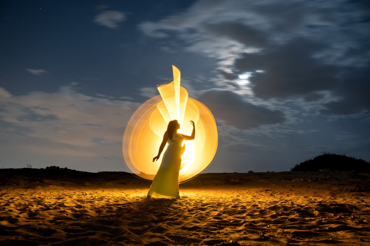 Light-painting and long exposure photography by Andrea Riezzo (2020) - light painting aurora 4656