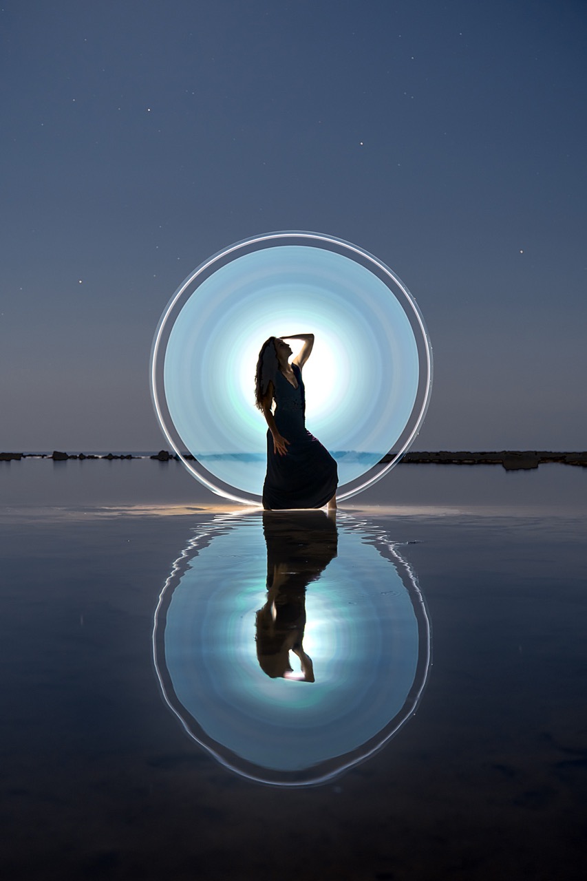 Light-painting and long exposure photography by Andrea Riezzo (2020) - light painting clalrissa 2743