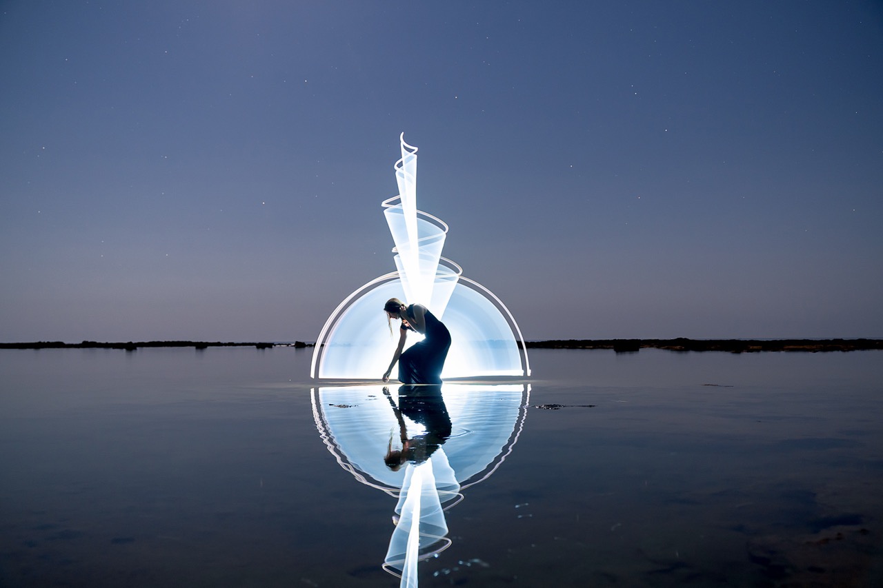 Light-painting and long exposure photography by Andrea Riezzo (2020) - light painting clarissa 2733